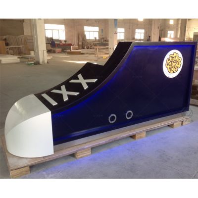 Shoe shaped reception counter